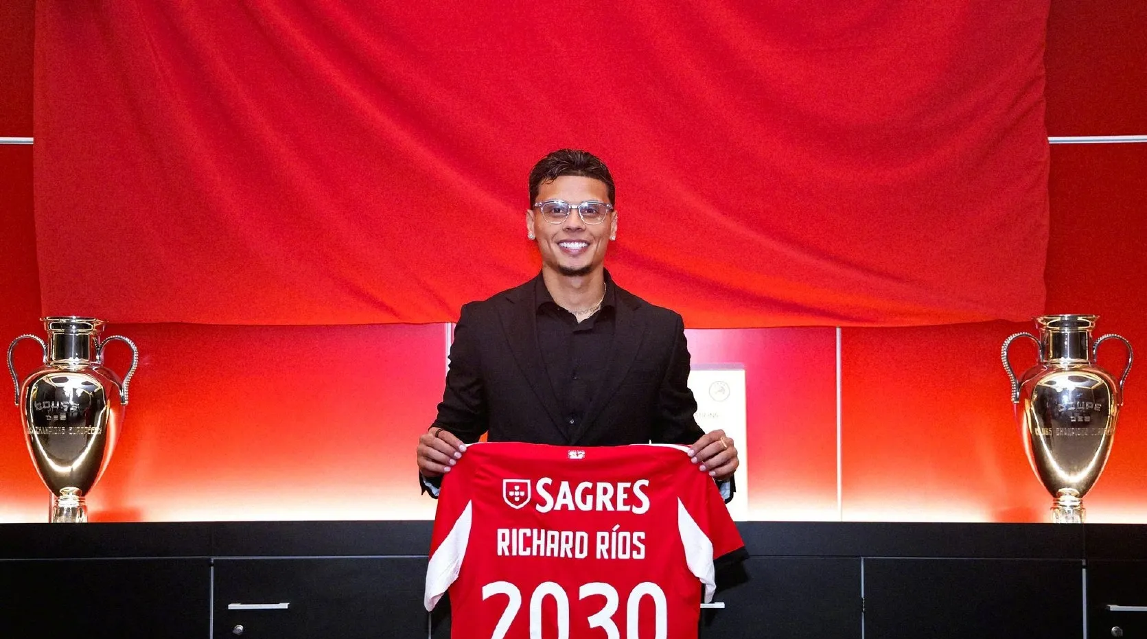 日本横扫勒沃库森,穆勒点燃赛场 日本横扫勒沃库森,穆勒点燃赛场