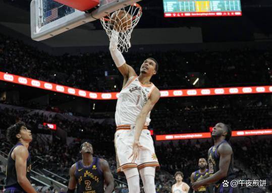 小牛内线悍将砍下+，击败马刺逆转获胜的简单介绍