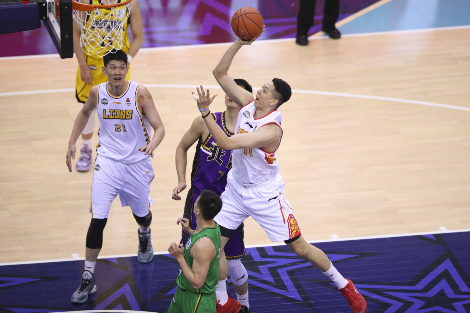 关于重伤将缺席关键战役，球队备战不顺的信息