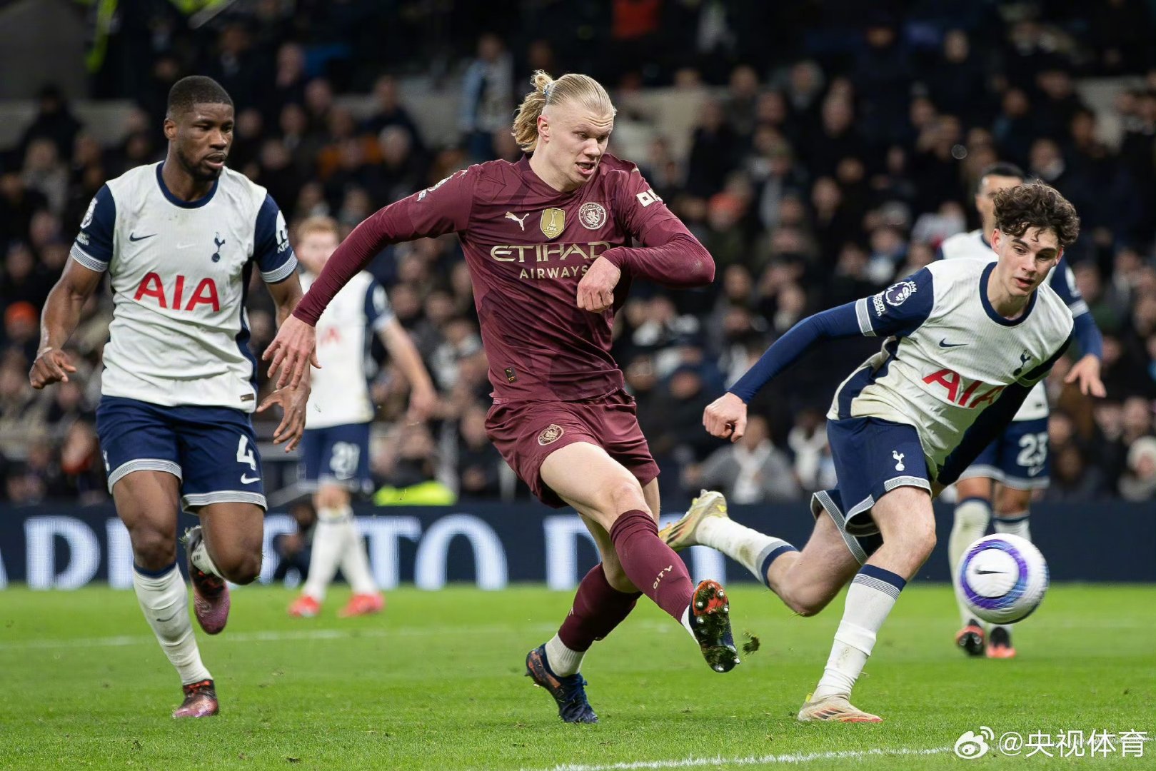 曼联客场平局,英超前进之路略显坎坷 曼联客场平局,英超前进之路略显坎坷