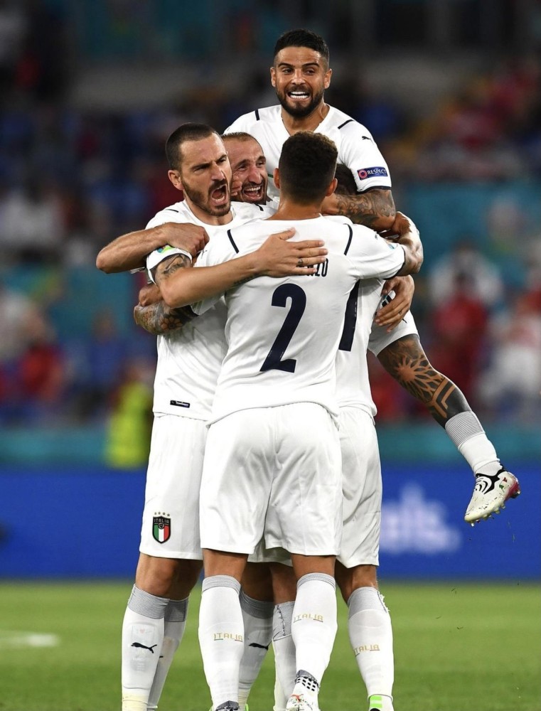 关于瑞士爆冷哥伦比亚，乔瓦尼·雷纳绝境逆转的信息