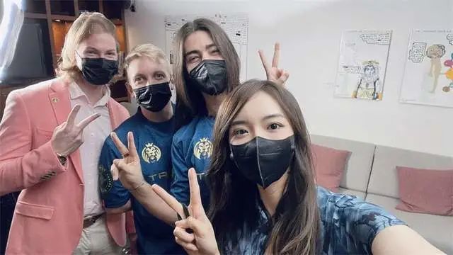 包含RGE险胜XL，Perkz惊艳世界的词条