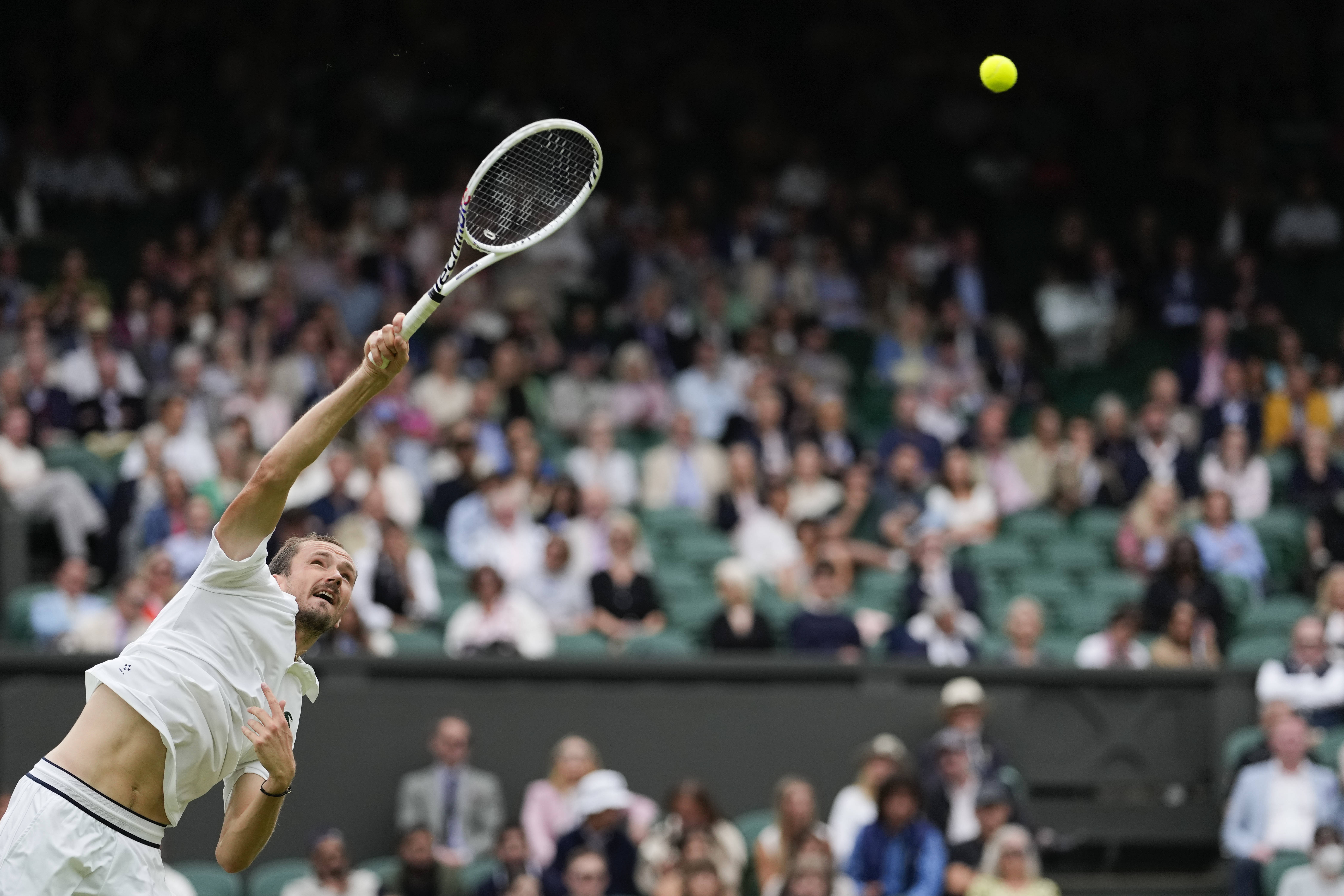 法国网球队鏖战西班牙网球队,梅德韦杰夫关键制胜的简单介绍 法国网球队鏖战西班牙网球队,梅德韦杰夫关键制胜的简单介绍