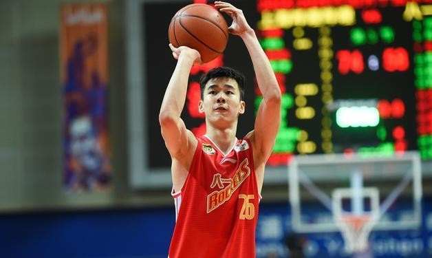 魔术碾压天津队，郭艾伦关键制胜