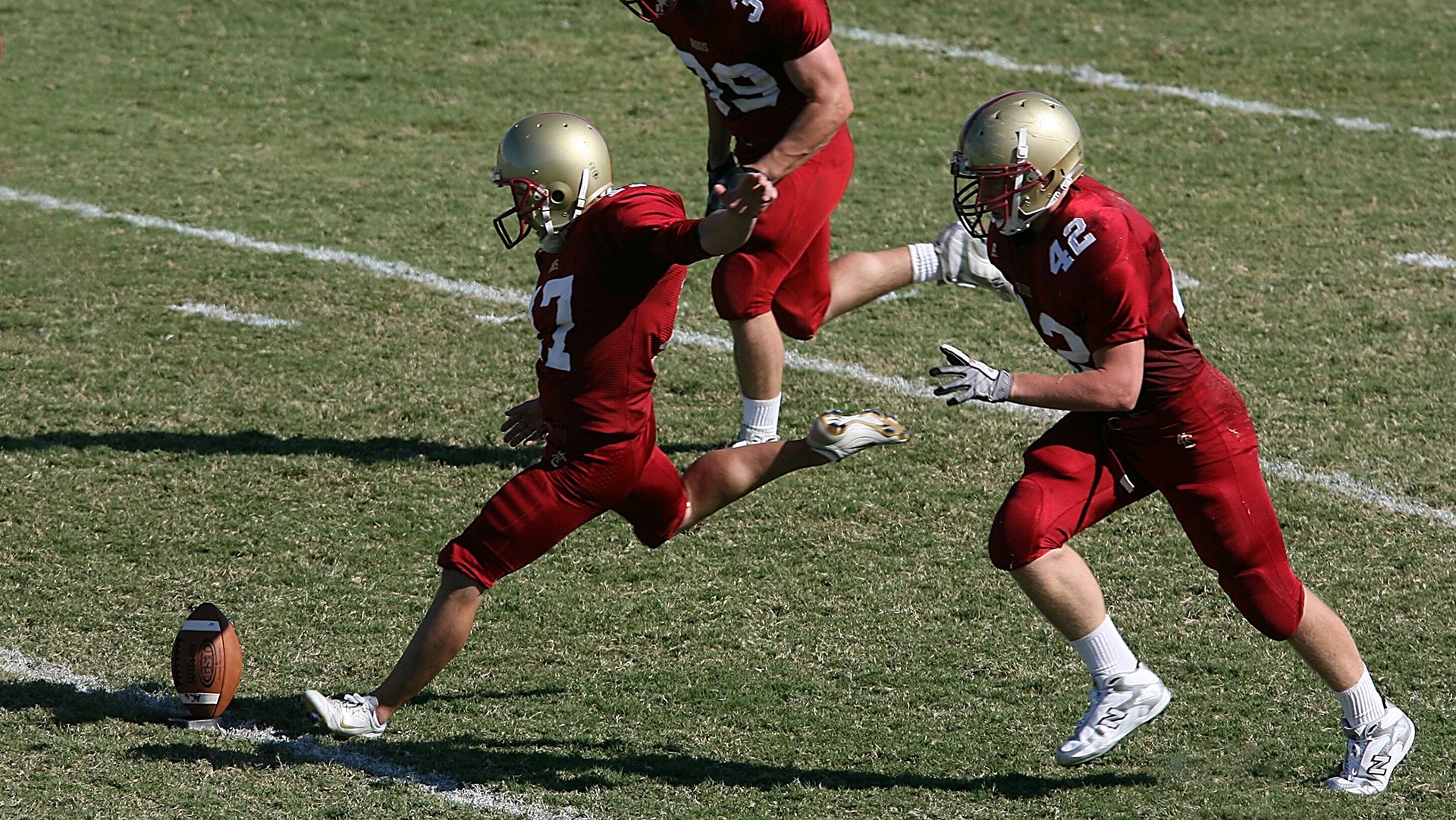 法拉利翻盘红牛二队，周冠宇高光表现背后的战术与勇气